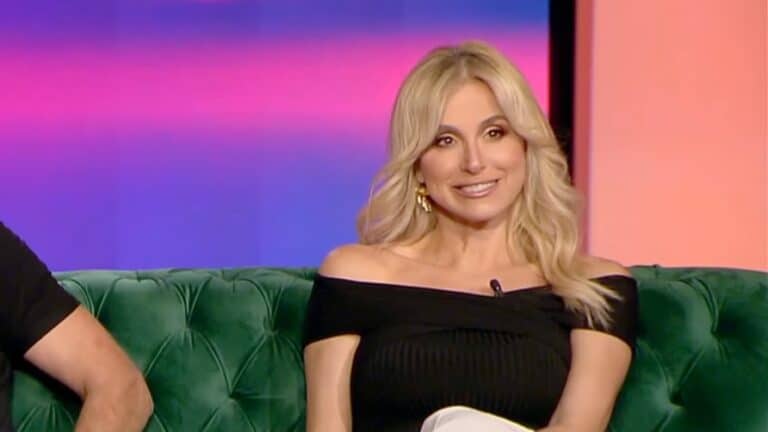 Ζωή Κρονάκη: «Η κόρη μου αδιαφορεί πλήρως για τη δουλειά μου στην τηλεόραση, μου λέει να μη βάφομαι πολύ»