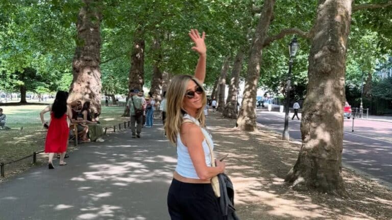 Τζένιφερ Άνιστον: Τα μυστικά της 56χρονης πίσω από την αγέραστη εμφάνισή της – Τι αποκαλύπτει η αισθητικός της