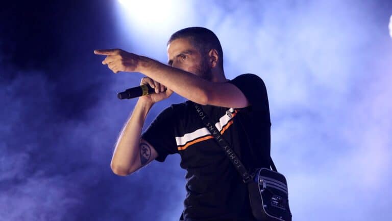 Ο ΛΕΞ ανακοίνωσε συναυλία στη Θεσσαλονίκη – Χιλιάδες άτομα στην ουρά για ένα εισιτήριο