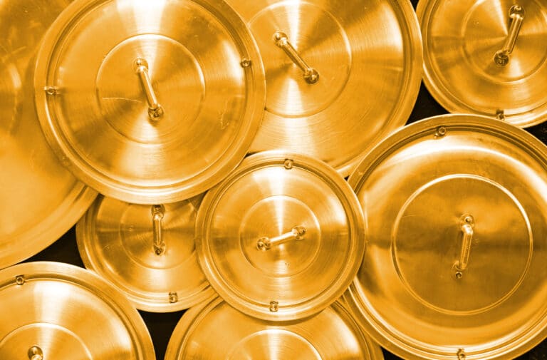 Χρυσός: Ήπια ανάκαμψη μετά τις πιέσεις – Το βλέμμα σε Fed, πληθωρισμό και ΗΠΑ-Κίνα