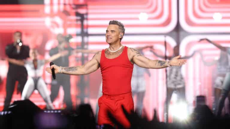 Ο Ρόμπι Γουίλιαμς «μάγεψε» την Αθήνα – Το εντυπωσιακό σόου στο Καλλιμάρμαρο (εικόνες & βίντεο)