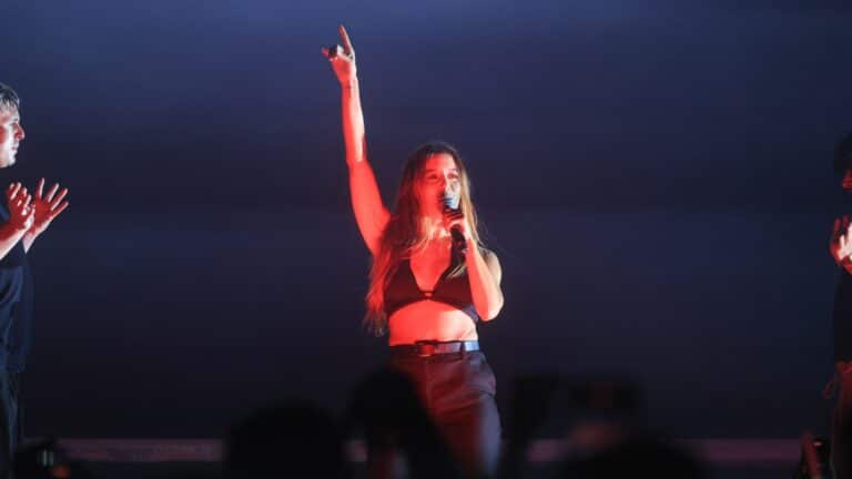 Η Μαρίνα Σάττι ανέβαλε την περιοδεία της στις ΗΠΑ λόγω του προβλήματος υγείας της – «Χρειάζεται απόλυτη ξεκούραση»