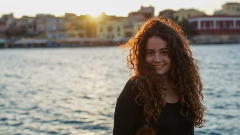 Στέφανη Χαραλάμπους: «Πέθαναν» την ηθοποιό της «Γης της Ελιάς» – «Μην πιστεύετε ό,τι βλέπετε στο internet»