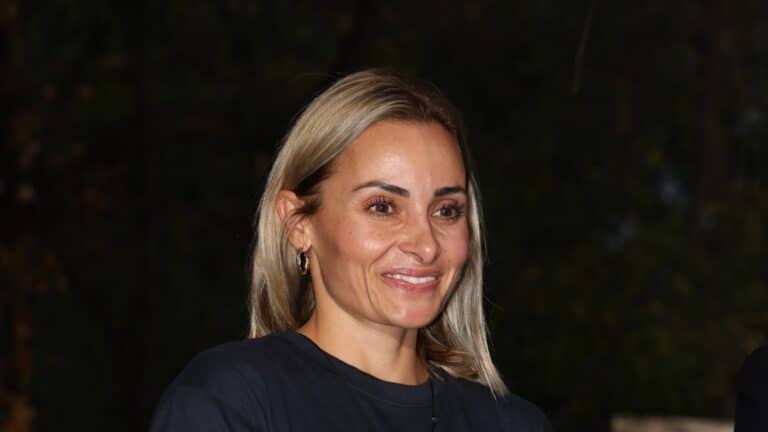 Βασιλική Μιλλούση: Επιτέθηκαν με πέτρες στο σπίτι της – «Αν τα παιδιά μου έπαιζαν στον κήπο;» (βίντεο)