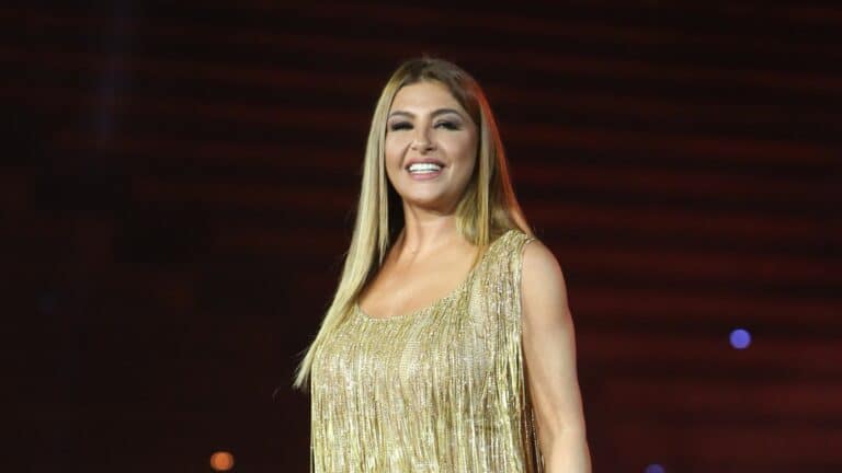 Παραμένει στο νοσοκομείο η Έλενα Παπαρίζου – Οι νεότερες πληροφορίες για την υγεία της