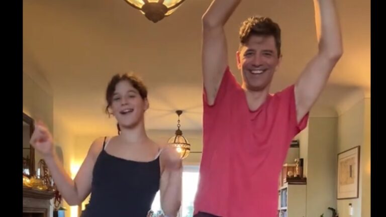 Σάκης Ρουβάς: Ο χορός με την κόρη του, Αριάδνη που έγινε viral στο TikTok (βίντεο)