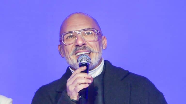 Μουτσινάς: «Η τηλεόραση δίνει παραπανίσια λεφτά σε μεγάλο ποσοστό ανθρώπων»