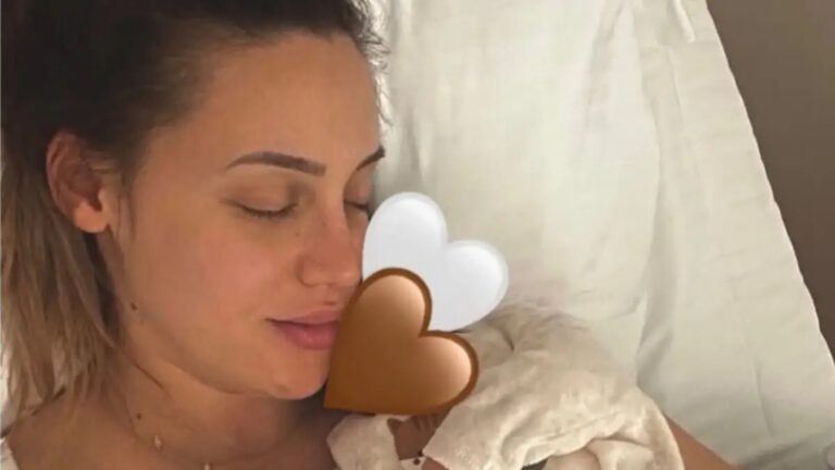 Γέννησε η Άννα Κορακάκη – Οι πρώτες εικόνες με τη νεογέννητη κόρη της