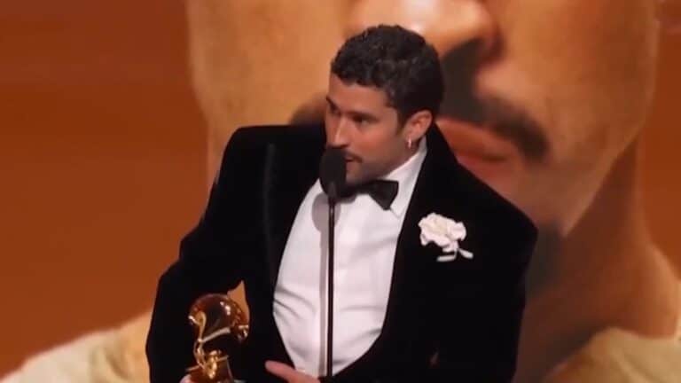 Συγκλονιστικός ο Bad Bunny στα βραβεία Grammy: «ICE out – Δεν είμαστε ζώα, είμαστε άνθρωποι» (βίνεο)