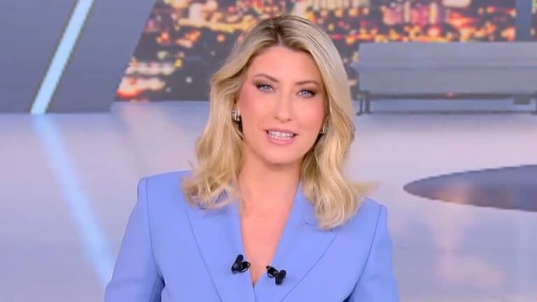 Σία Κοσιώνη: «Είμαι πάρα πολύ χαρούμενη που επιστρέφω επιτέλους κοντά σας» – Τα πρώτα λόγια στο δελτίο μετά την περιπέτεια υγείας