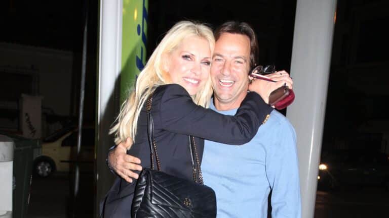 Η Μενεγάκη διαψεύδει τις φήμες περί χωρισμού από τον σύζυγό της – «Απολύτως ψευδή δημοσιεύματα»