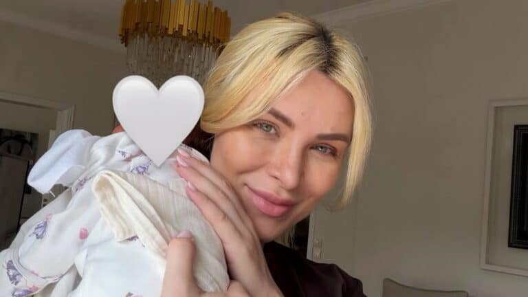 Η Κατερίνα Καινούργιου ποζάρει αμακιγιάριστη με την κόρη της και απαντάει στις κριτικές: «Έγινα μαμά αλλά παραμένω γυναίκα»