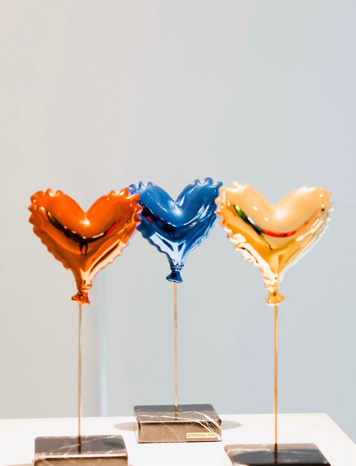 Reflections vs. Colours: Λάμψη και επώνυμες παρουσίες στα εντυπωσιακά εγκαίνια της έκθεσης της Caroline De Souza - Δείτε εικόνες