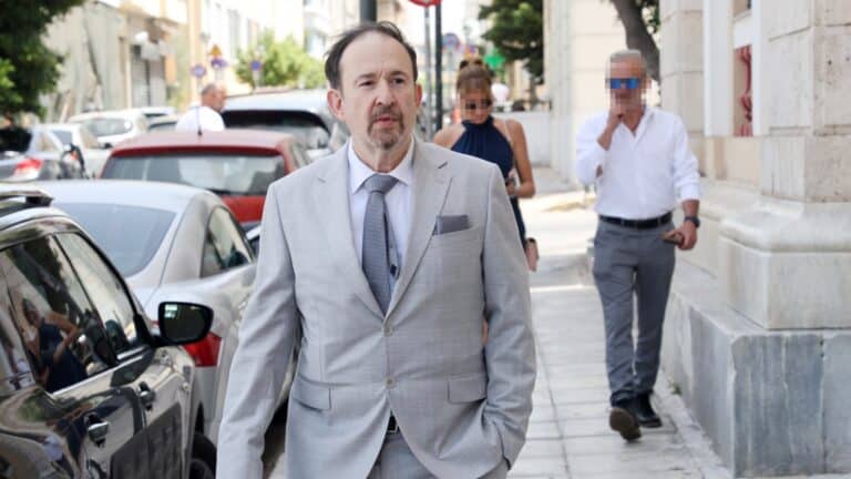 Ο Γιάννης Παπαμιχαήλ επισκέφθηκε το μνήμα της Αλίκης Βουγιουκλάκη: «Η απουσία σου μοιάζει αδιανόητη»